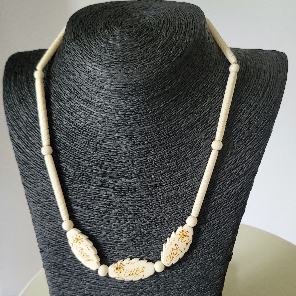 Vintage Shell Bone 'Cuba' Necklace 9"